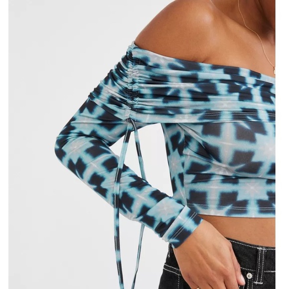 NWT UO Shannon Off-The-Shoulder Top - Picture 3 of 9